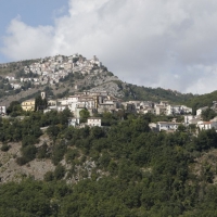 Civitaluparella (Ch), veduta con Fallo in primo piano