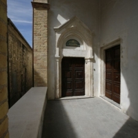 Fara Filiorum Petri, (Ch), chiesa parrocchiale di San Salvatore, portale laterale