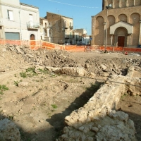 San Salvo, scavi archeologici in piazza San Vitale, in fondo la chiesa di San Giuseppe