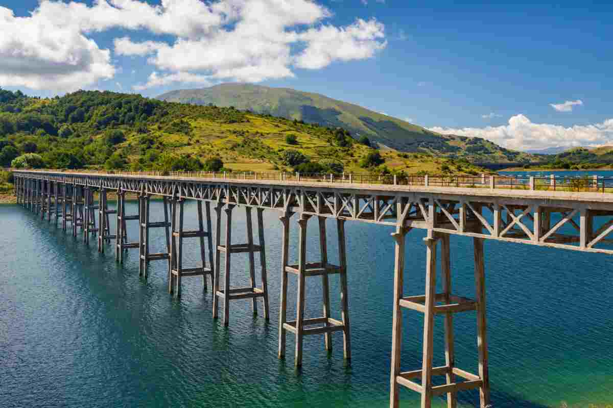 Ponte delle Stecche Lago di Campotosto 