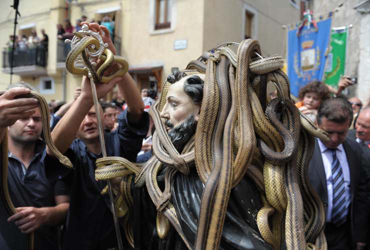La festa dei serpari in Abruzzo