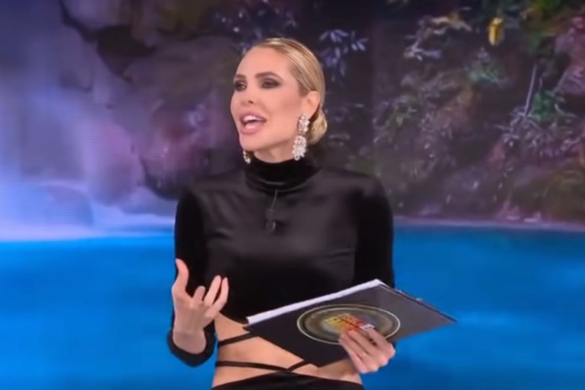 Ilary Blasi sorride e si prende la rivincita su Mediaset