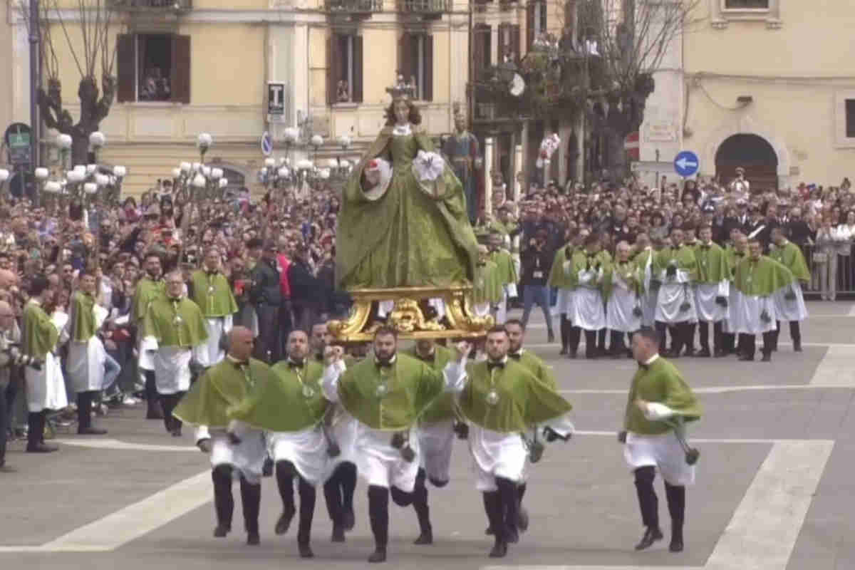Madonna che scappa in piazza a Sulmona 