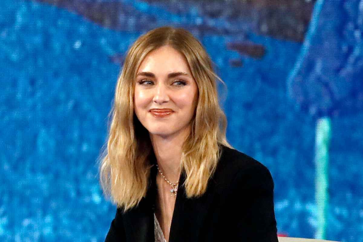 Crisi per Chiara Ferragni: abiti in saldo