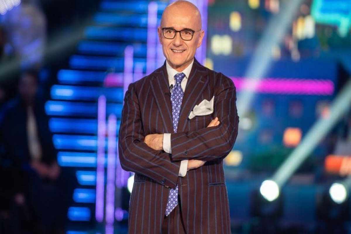 Alfonso Signorini ha puntata sui volti di Uomini e Donne