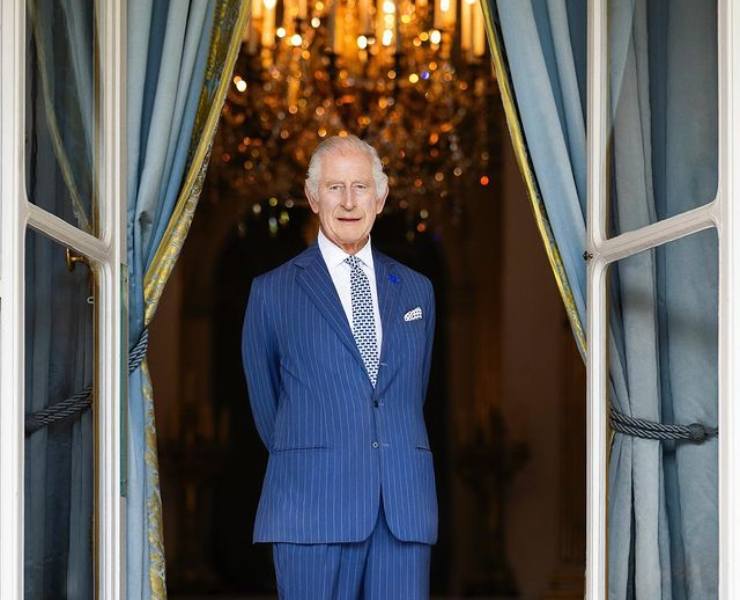 Re Carlo abdicazione