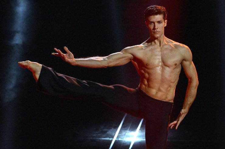 Roberto Bolle, viso perfetto: qual è il suo segreto di bellezza