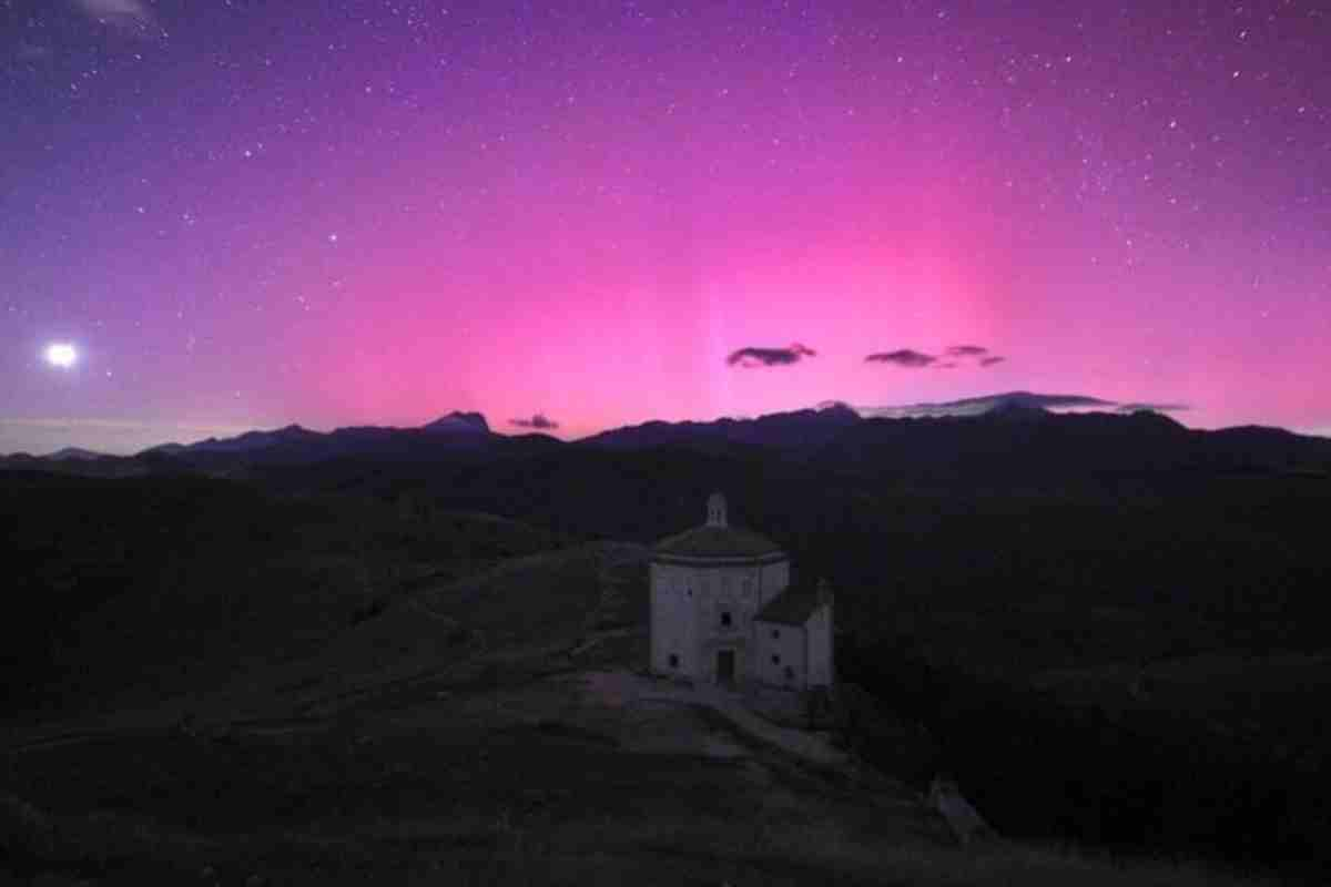 CIELO FUCSIA IN ABRUZZO foto IG giorgiobaldi_95 inabruzzo.it