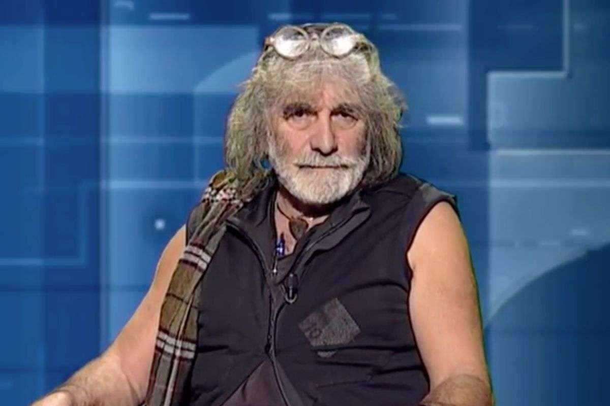 Mauro Corona in lacrime