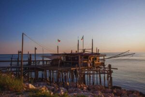un trabocco sul mare