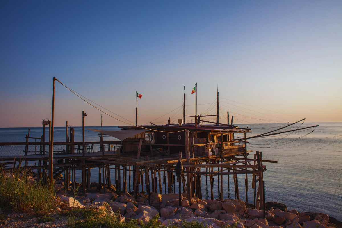 un trabocco sul mare