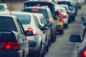 auto in fila per il traffico