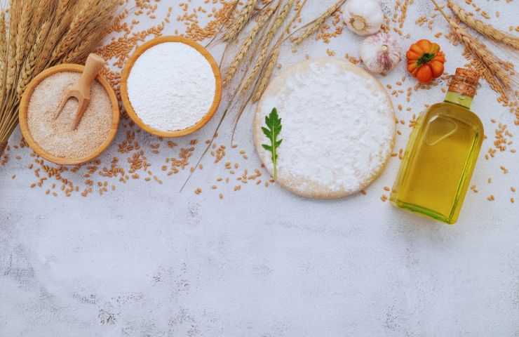 farina, olio, piano di lavoro