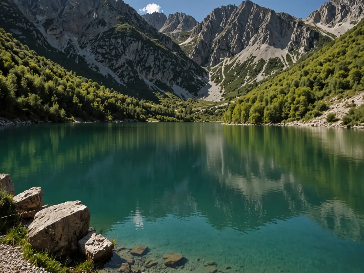 Incanti d'acqua montana: esplorando le rive selvagge dei laghi abruzzesi tra natura e leggenda