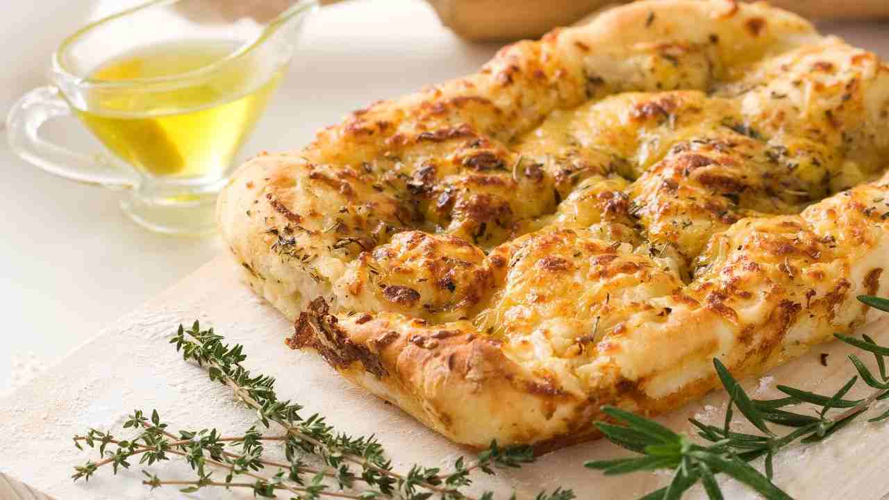 Focaccia abruzzese con sfrigoli inabruzzo.it
