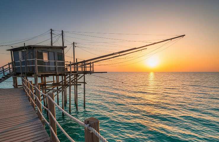Trabocco a San Vito Chietino sulla Costa dei Trabocchi in Abruzzo al tramonto.