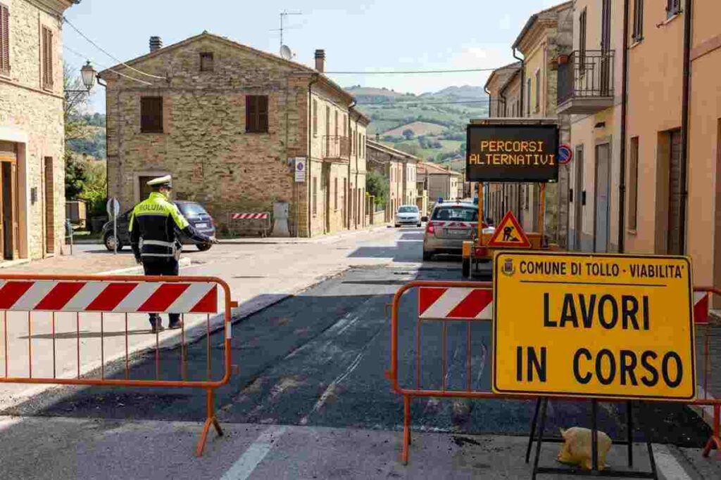 Lavori viabilità Tollo: segnaletica stradale e percorsi alternativi dopo maltempo.