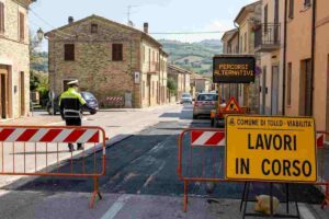 Lavori viabilità Tollo: segnaletica stradale e percorsi alternativi dopo maltempo.